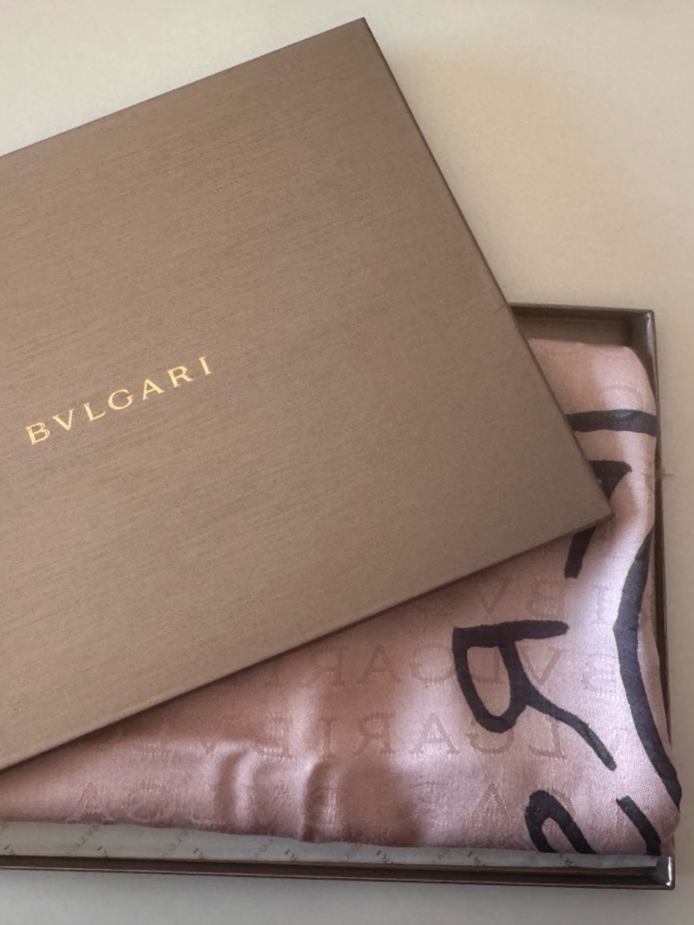 Bvlgari Serpenti Pink Silk Wool Stole Scarf Shawl Snake Design Made in Italy